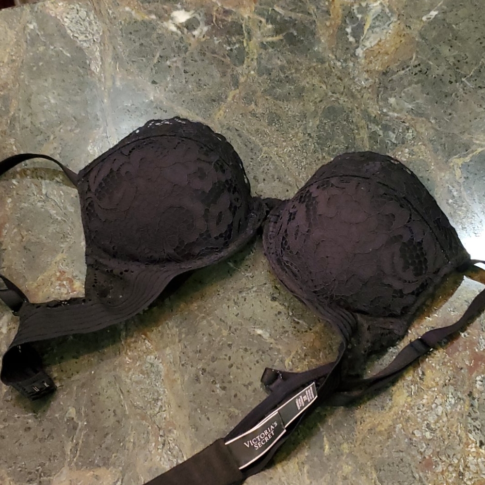 Victoria Secret Bombshell plunge black lace bra